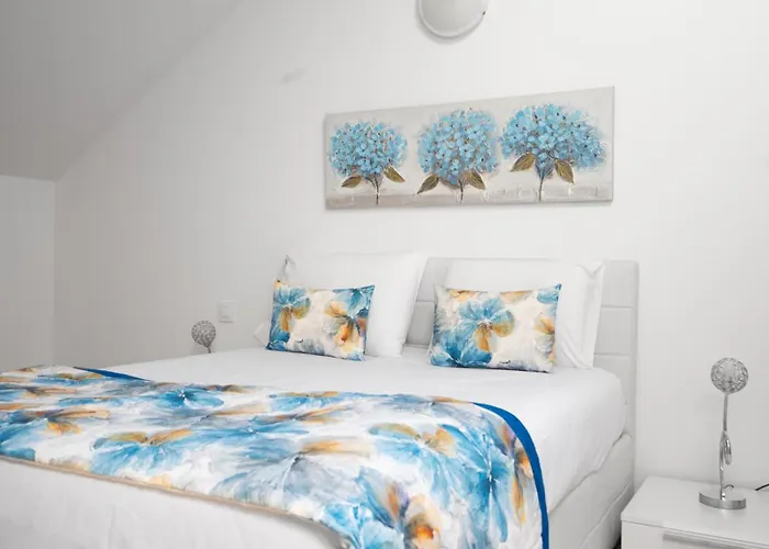 Eclipse Ii - Living By Lovelystay *